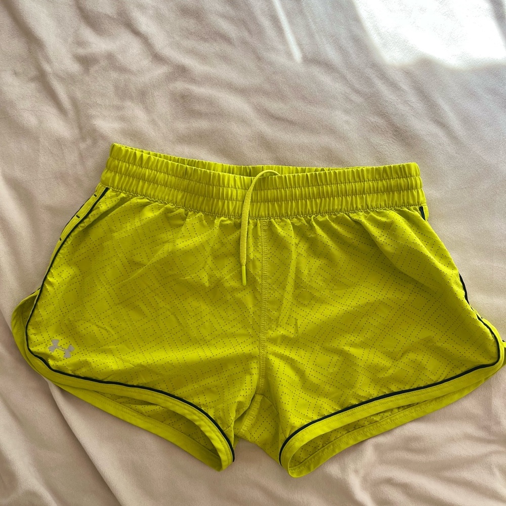 Under Armour Yellow Athletic Shorts Moisture-Wicking Lightweight